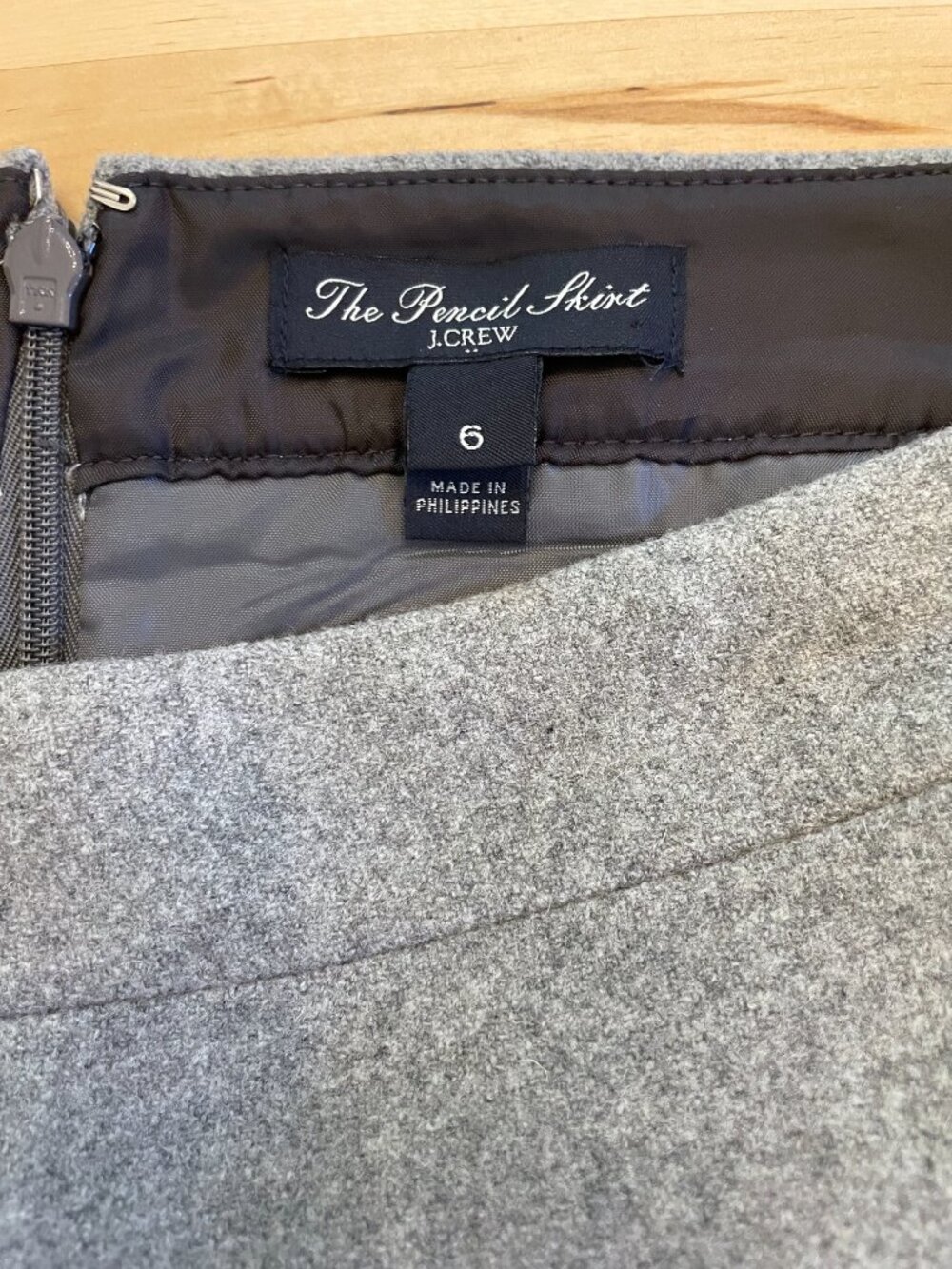 J.Crew Gray Wool Pencil Skirt w/ Rear Slit, Sz 6, Classic Office Siren - Picture 2 of 14